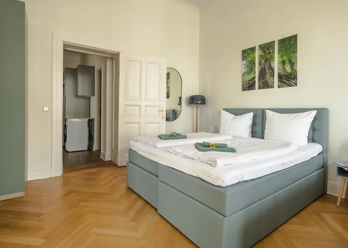 Apartamento Kaiser 02 By Rockchair L Superhost Status L 3 Bedrooms Boxspringbeds 2 Bathrooms L Cozy Family & Business Flair 155 Sqm 3 Balcony 2nd Floor Elevator Up To 10 Guests Welcomes You! Berlín
