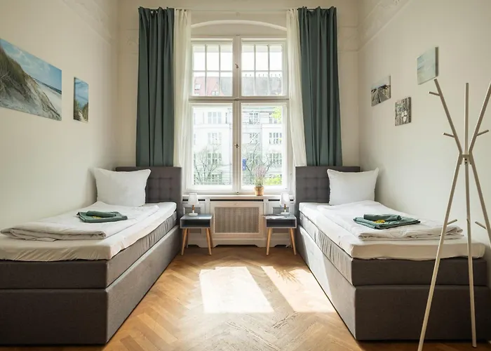 Apartamento Kaiser 02 By Rockchair L Superhost Status L 3 Bedrooms Boxspringbeds 2 Bathrooms L Cozy Family & Business Flair 155 Sqm 3 Balcony 2nd Floor Elevator Up To 10 Guests Welcomes You! Berlín