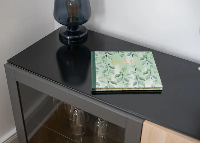 Apartamento Kaiser 02 By Rockchair L Superhost Status L 3 Bedrooms Boxspringbeds 2 Bathrooms L Cozy Family & Business Flair 155 Sqm 3 Balcony 2nd Floor Elevator Up To 10 Guests Welcomes You! Berlín