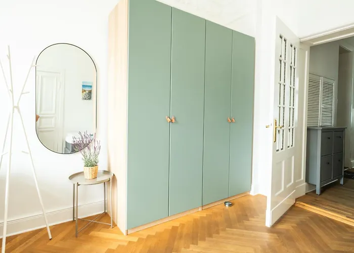 Apartamento Kaiser 02 By Rockchair L Superhost Status L 3 Bedrooms Boxspringbeds 2 Bathrooms L Cozy Family & Business Flair 155 Sqm 3 Balcony 2nd Floor Elevator Up To 10 Guests Welcomes You!