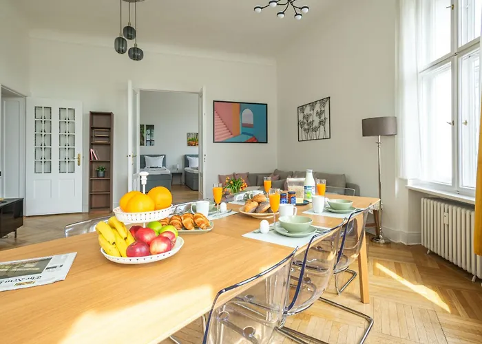 Kaiser 02 By Rockchair L Superhost Status L 3 Bedrooms Boxspringbeds 2 Bathrooms L Cozy Family & Business Flair 155 Sqm 3 Balcony 2nd Floor Elevator Up To 10 Guests Welcomes You!