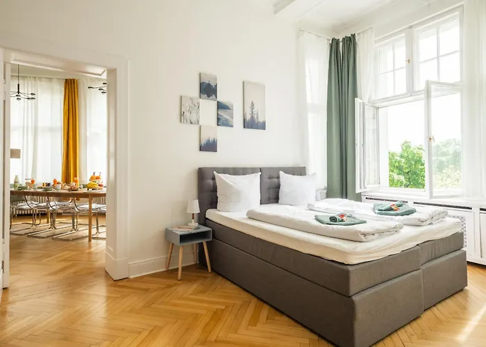 Apartamento Kaiser 02 By Rockchair L Superhost Status L 3 Bedrooms Boxspringbeds 2 Bathrooms L Cozy Family & Business Flair 155 Sqm 3 Balcony 2nd Floor Elevator Up To 10 Guests Welcomes You! *