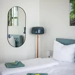 Kaiser 02 By Rockchair L Superhost Status L 3 Bedrooms Boxspringbeds 2 Bathrooms L Cozy Family & Business Flair 155 Sqm 3 Balcony 2nd Floor Elevator Up To 10 Guests Welcomes You!