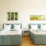 Kaiser 02 By Rockchair L Superhost Status L 3 Bedrooms Boxspringbeds 2 Bathrooms L Cozy Family & Business Flair 155 Sqm 3 Balcony 2nd Floor Elevator Up To 10 Guests Welcomes You!