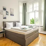 דירה Kaiser 02 By Rockchair L Superhost Status L 3 Bedrooms Boxspringbeds 2 Bathrooms L Cozy Family & Business Flair 155 Sqm 3 Balcony 2nd Floor Elevator Up To 10 Guests Welcomes You! *