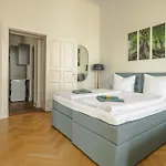 דירה Kaiser 02 By Rockchair L Superhost Status L 3 Bedrooms Boxspringbeds 2 Bathrooms L Cozy Family & Business Flair 155 Sqm 3 Balcony 2nd Floor Elevator Up To 10 Guests Welcomes You! ברלין