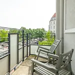 דירה Kaiser 02 By Rockchair L Superhost Status L 3 Bedrooms Boxspringbeds 2 Bathrooms L Cozy Family & Business Flair 155 Sqm 3 Balcony 2nd Floor Elevator Up To 10 Guests Welcomes You! *