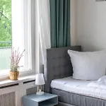 דירה Kaiser 02 By Rockchair L Superhost Status L 3 Bedrooms Boxspringbeds 2 Bathrooms L Cozy Family & Business Flair 155 Sqm 3 Balcony 2nd Floor Elevator Up To 10 Guests Welcomes You! *