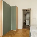 דירה Kaiser 02 By Rockchair L Superhost Status L 3 Bedrooms Boxspringbeds 2 Bathrooms L Cozy Family & Business Flair 155 Sqm 3 Balcony 2nd Floor Elevator Up To 10 Guests Welcomes You!