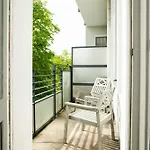 Appartement Kaiser 02 By Rockchair L Superhost Status L 3 Bedrooms Boxspringbeds 2 Bathrooms L Cozy Family & Business Flair 155 Sqm 3 Balcony 2nd Floor Elevator Up To 10 Guests Welcomes You! *
