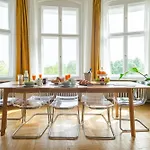 Appartement Kaiser 02 By Rockchair L Superhost Status L 3 Bedrooms Boxspringbeds 2 Bathrooms L Cozy Family & Business Flair 155 Sqm 3 Balcony 2nd Floor Elevator Up To 10 Guests Welcomes You!