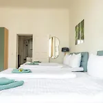 דירה Kaiser 02 By Rockchair L Superhost Status L 3 Bedrooms Boxspringbeds 2 Bathrooms L Cozy Family & Business Flair 155 Sqm 3 Balcony 2nd Floor Elevator Up To 10 Guests Welcomes You! *