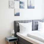 Appartement Kaiser 02 By Rockchair L Superhost Status L 3 Bedrooms Boxspringbeds 2 Bathrooms L Cozy Family & Business Flair 155 Sqm 3 Balcony 2nd Floor Elevator Up To 10 Guests Welcomes You!