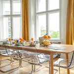 Appartement Kaiser 02 By Rockchair L Superhost Status L 3 Bedrooms Boxspringbeds 2 Bathrooms L Cozy Family & Business Flair 155 Sqm 3 Balcony 2nd Floor Elevator Up To 10 Guests Welcomes You!