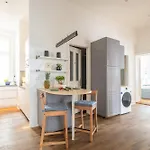 דירה Kaiser 02 By Rockchair L Superhost Status L 3 Bedrooms Boxspringbeds 2 Bathrooms L Cozy Family & Business Flair 155 Sqm 3 Balcony 2nd Floor Elevator Up To 10 Guests Welcomes You! *
