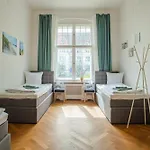 דירה Kaiser 02 By Rockchair L Superhost Status L 3 Bedrooms Boxspringbeds 2 Bathrooms L Cozy Family & Business Flair 155 Sqm 3 Balcony 2nd Floor Elevator Up To 10 Guests Welcomes You! *