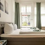Kaiser 02 By Rockchair L Superhost Status L 3 Bedrooms Boxspringbeds 2 Bathrooms L Cozy Family & Business Flair 155 Sqm 3 Balcony 2nd Floor Elevator Up To 10 Guests Welcomes You!