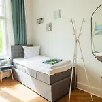 Kaiser 02 By Rockchair L Superhost Status L 3 Bedrooms Boxspringbeds 2 Bathrooms L Cozy Family & Business Flair 155 Sqm 3 Balcony 2nd Floor Elevator Up To 10 Guests Welcomes You!