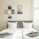 Kaiser 02 By Rockchair L Superhost Status L 3 Bedrooms Boxspringbeds 2 Bathrooms L Cozy Family & Business Flair 155 Sqm 3 Balcony 2nd Floor Elevator Up To 10 Guests Welcomes You!