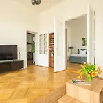 דירה Kaiser 02 By Rockchair L Superhost Status L 3 Bedrooms Boxspringbeds 2 Bathrooms L Cozy Family & Business Flair 155 Sqm 3 Balcony 2nd Floor Elevator Up To 10 Guests Welcomes You! *