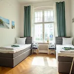 דירה Kaiser 02 By Rockchair L Superhost Status L 3 Bedrooms Boxspringbeds 2 Bathrooms L Cozy Family & Business Flair 155 Sqm 3 Balcony 2nd Floor Elevator Up To 10 Guests Welcomes You! ברלין