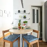 דירה Kaiser 02 By Rockchair L Superhost Status L 3 Bedrooms Boxspringbeds 2 Bathrooms L Cozy Family & Business Flair 155 Sqm 3 Balcony 2nd Floor Elevator Up To 10 Guests Welcomes You! *