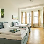 דירה Kaiser 02 By Rockchair L Superhost Status L 3 Bedrooms Boxspringbeds 2 Bathrooms L Cozy Family & Business Flair 155 Sqm 3 Balcony 2nd Floor Elevator Up To 10 Guests Welcomes You!