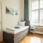 Kaiser 02 By Rockchair L Superhost Status L 3 Bedrooms Boxspringbeds 2 Bathrooms L Cozy Family & Business Flair 155 Sqm 3 Balcony 2nd Floor Elevator Up To 10 Guests Welcomes You!