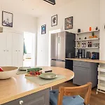 Kaiser 02 By Rockchair L Superhost Status L 3 Bedrooms Boxspringbeds 2 Bathrooms L Cozy Family & Business Flair 155 Sqm 3 Balcony 2nd Floor Elevator Up To 10 Guests Welcomes You!