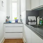 Kaiser 02 By Rockchair L Superhost Status L 3 Bedrooms Boxspringbeds 2 Bathrooms L Cozy Family & Business Flair 155 Sqm 3 Balcony 2nd Floor Elevator Up To 10 Guests Welcomes You! ברלין
