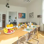 Kaiser 02 By Rockchair L Superhost Status L 3 Bedrooms Boxspringbeds 2 Bathrooms L Cozy Family & Business Flair 155 Sqm 3 Balcony 2nd Floor Elevator Up To 10 Guests Welcomes You!