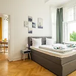 דירה Kaiser 02 By Rockchair L Superhost Status L 3 Bedrooms Boxspringbeds 2 Bathrooms L Cozy Family & Business Flair 155 Sqm 3 Balcony 2nd Floor Elevator Up To 10 Guests Welcomes You! *
