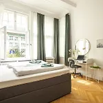 דירה Kaiser 02 By Rockchair L Superhost Status L 3 Bedrooms Boxspringbeds 2 Bathrooms L Cozy Family & Business Flair 155 Sqm 3 Balcony 2nd Floor Elevator Up To 10 Guests Welcomes You! ברלין