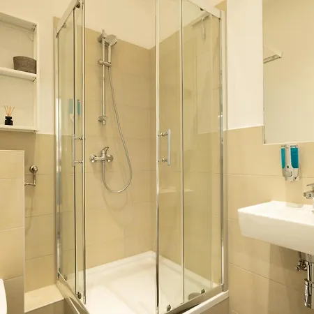 Apartamento Kaiser 02 By Rockchair L Superhost Status L 3 Bedrooms Boxspringbeds 2 Bathrooms L Cozy Family & Business Flair 155 Sqm 3 Balcony 2nd Floor Elevator Up To 10 Guests Welcomes You! *