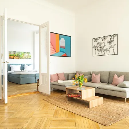 Διαμέρισμα Kaiser 02 By Rockchair L Superhost Status L 3 Bedrooms Boxspringbeds 2 Bathrooms L Cozy Family & Business Flair 155 Sqm 3 Balcony 2nd Floor Elevator Up To 10 Guests Welcomes You!