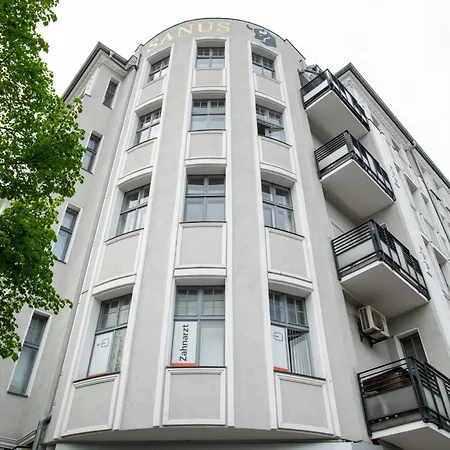 Kaiser 02 By Rockchair L Superhost Status L 3 Bedrooms Boxspringbeds 2 Bathrooms L Cozy Family & Business Flair 155 Sqm 3 Balcony 2nd Floor Elevator Up To 10 Guests Welcomes You! Βερολίνο