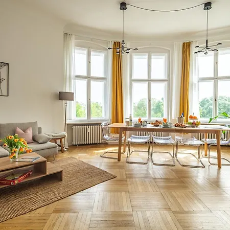 Daire Kaiser 02 By Rockchair L Superhost Status L 3 Bedrooms Boxspringbeds 2 Bathrooms L Cozy Family & Business Flair 155 Sqm 3 Balcony 2nd Floor Elevator Up To 10 Guests Welcomes You! Berlin