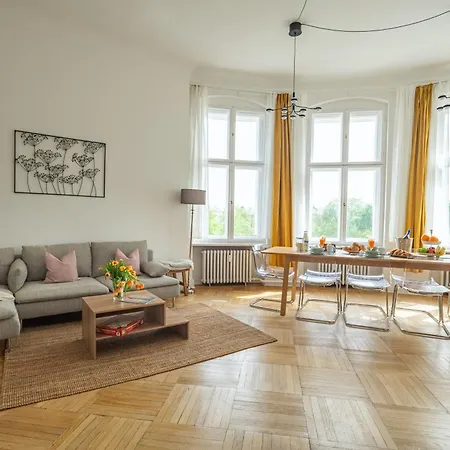 Διαμέρισμα Kaiser 02 By Rockchair L Superhost Status L 3 Bedrooms Boxspringbeds 2 Bathrooms L Cozy Family & Business Flair 155 Sqm 3 Balcony 2nd Floor Elevator Up To 10 Guests Welcomes You!