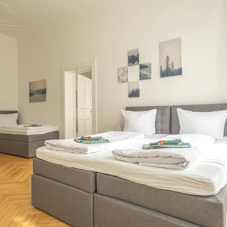 Kaiser 02 By Rockchair L Superhost Status L 3 Bedrooms Boxspringbeds 2 Bathrooms L Cozy Family & Business Flair 155 Sqm 3 Balcony 2nd Floor Elevator Up To 10 Guests Welcomes You!