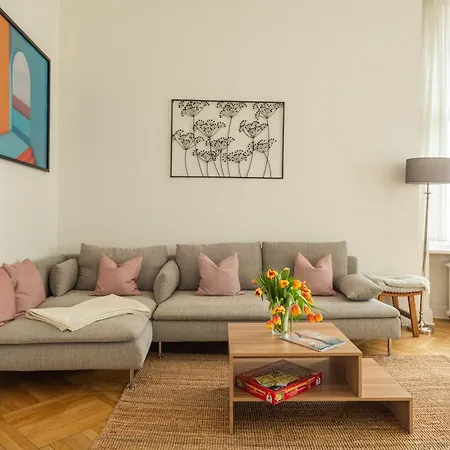 Διαμέρισμα Kaiser 02 By Rockchair L Superhost Status L 3 Bedrooms Boxspringbeds 2 Bathrooms L Cozy Family & Business Flair 155 Sqm 3 Balcony 2nd Floor Elevator Up To 10 Guests Welcomes You! *