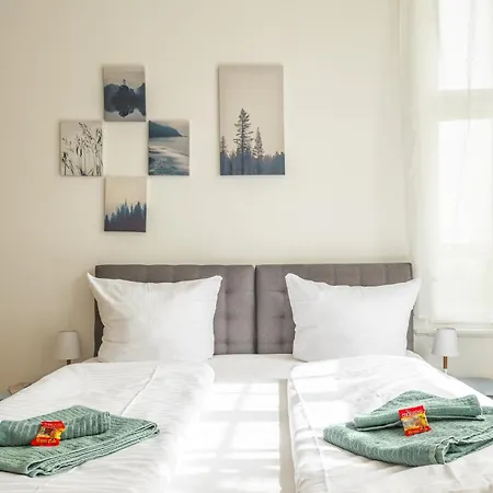 Kaiser 02 By Rockchair L Superhost Status L 3 Bedrooms Boxspringbeds 2 Bathrooms L Cozy Family & Business Flair 155 Sqm 3 Balcony 2nd Floor Elevator Up To 10 Guests Welcomes You!