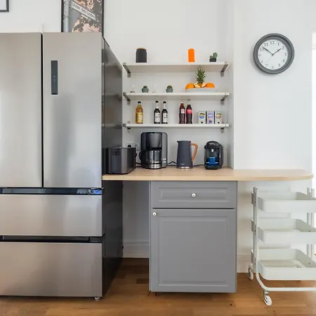 Daire Kaiser 02 By Rockchair L Superhost Status L 3 Bedrooms Boxspringbeds 2 Bathrooms L Cozy Family & Business Flair 155 Sqm 3 Balcony 2nd Floor Elevator Up To 10 Guests Welcomes You! Berlin