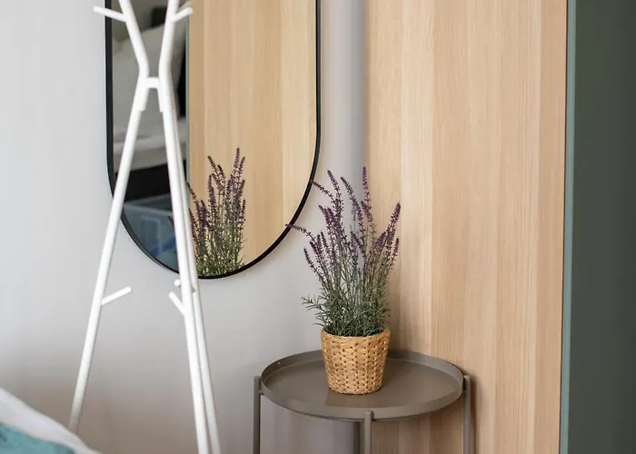 Διαμέρισμα Kaiser 02 By Rockchair L Superhost Status L 3 Bedrooms Boxspringbeds 2 Bathrooms L Cozy Family & Business Flair 155 Sqm 3 Balcony 2nd Floor Elevator Up To 10 Guests Welcomes You!