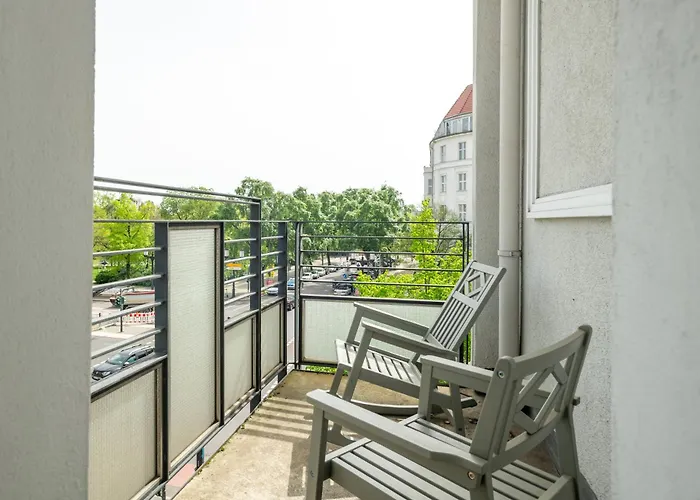 Διαμέρισμα Kaiser 02 By Rockchair L Superhost Status L 3 Bedrooms Boxspringbeds 2 Bathrooms L Cozy Family & Business Flair 155 Sqm 3 Balcony 2nd Floor Elevator Up To 10 Guests Welcomes You! *