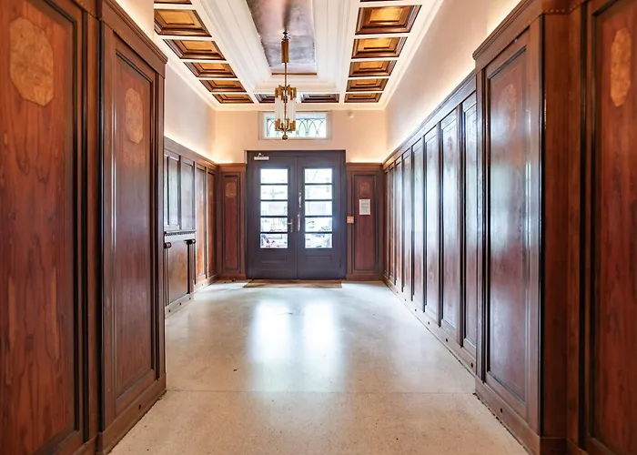 Kaiser 02 By Rockchair L Superhost Status L 3 Bedrooms Boxspringbeds 2 Bathrooms L Cozy Family & Business Flair 155 Sqm 3 Balcony 2nd Floor Elevator Up To 10 Guests Welcomes You! Βερολίνο