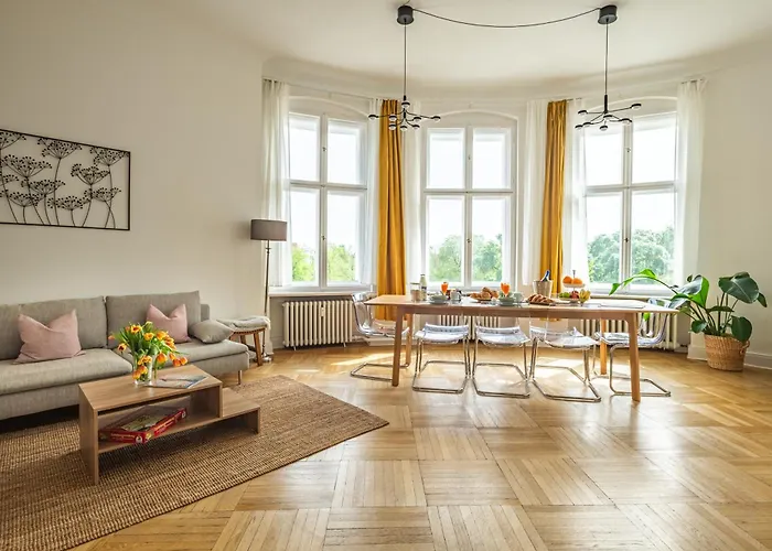 Διαμέρισμα Kaiser 02 By Rockchair L Superhost Status L 3 Bedrooms Boxspringbeds 2 Bathrooms L Cozy Family & Business Flair 155 Sqm 3 Balcony 2nd Floor Elevator Up To 10 Guests Welcomes You! Βερολίνο