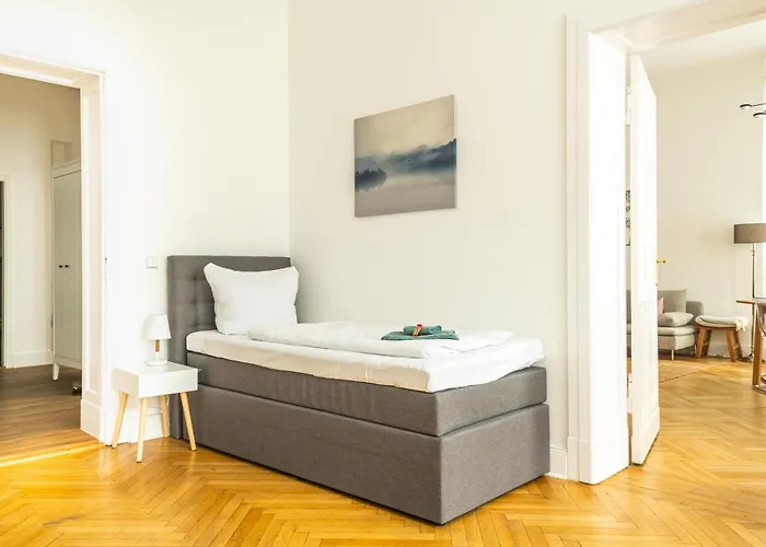 Kaiser 02 By Rockchair L Superhost Status L 3 Bedrooms Boxspringbeds 2 Bathrooms L Cozy Family & Business Flair 155 Sqm 3 Balcony 2nd Floor Elevator Up To 10 Guests Welcomes You!