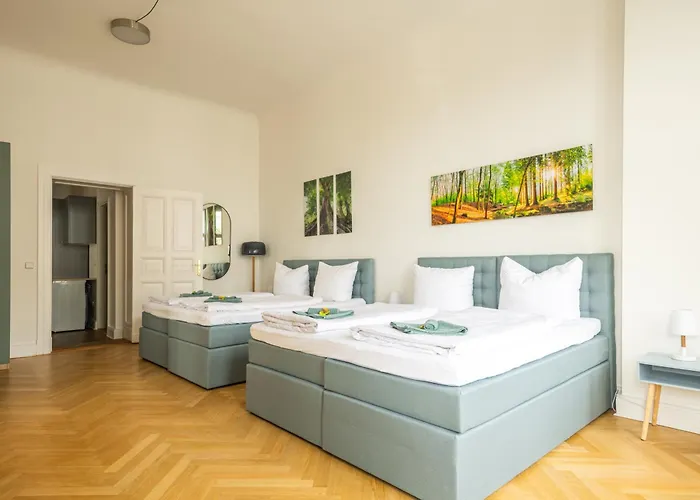 Διαμέρισμα Kaiser 02 By Rockchair L Superhost Status L 3 Bedrooms Boxspringbeds 2 Bathrooms L Cozy Family & Business Flair 155 Sqm 3 Balcony 2nd Floor Elevator Up To 10 Guests Welcomes You! Βερολίνο