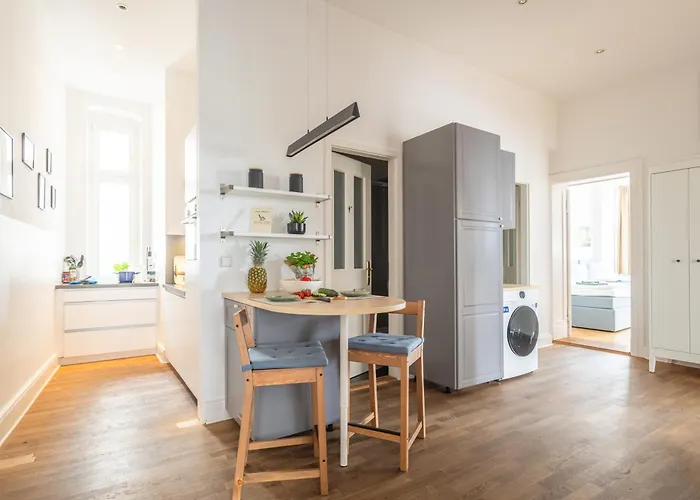 Διαμέρισμα Kaiser 02 By Rockchair L Superhost Status L 3 Bedrooms Boxspringbeds 2 Bathrooms L Cozy Family & Business Flair 155 Sqm 3 Balcony 2nd Floor Elevator Up To 10 Guests Welcomes You! *