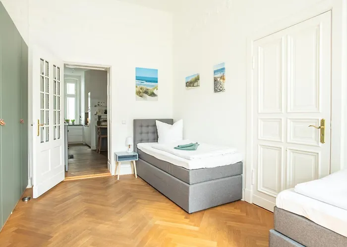 Διαμέρισμα Kaiser 02 By Rockchair L Superhost Status L 3 Bedrooms Boxspringbeds 2 Bathrooms L Cozy Family & Business Flair 155 Sqm 3 Balcony 2nd Floor Elevator Up To 10 Guests Welcomes You!